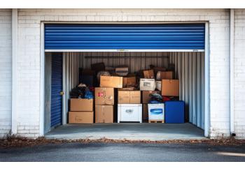 Garde-meuble ou self-stockage : Quelle solution choisir pour vos besoins de stockage temporaire dans le Rhône, la Savoie, la Saône-et-Loire, l’Isère et l’Ain ?