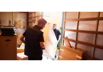 Déménagement longue distance : organiser le transport et le stockage temporaire efficacement dans le Rhône, l'Ain, l'Isère, la Savoie et Saône et Loire